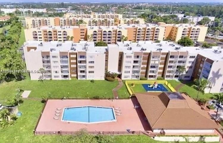 For Sale: $244,900 (2 beds, 2 baths, 980 Square Feet)