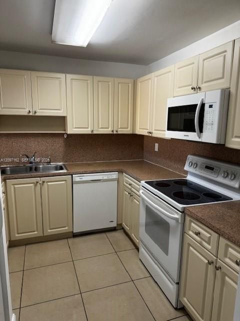 For Sale: $244,900 (2 beds, 2 baths, 980 Square Feet)