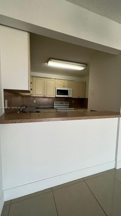 For Sale: $244,900 (2 beds, 2 baths, 980 Square Feet)