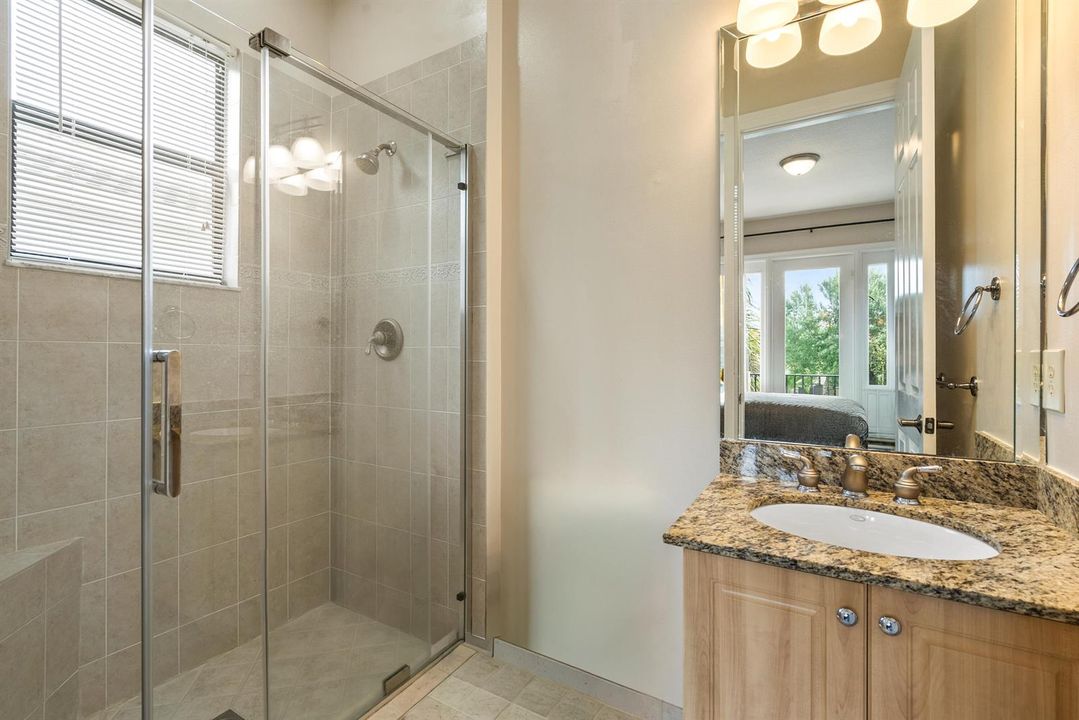 Ensuite bath 3