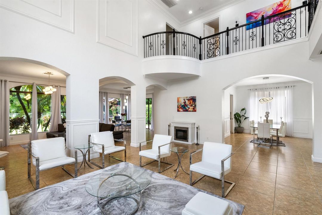 Living/grand upper level