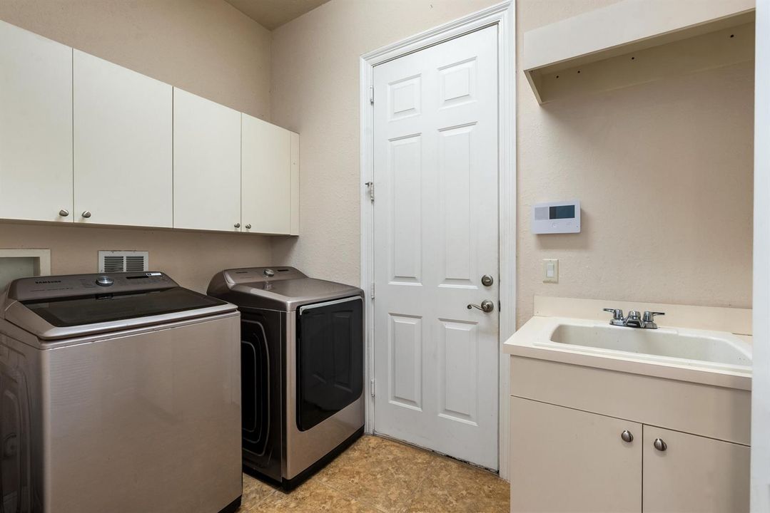 Main fl laundry
