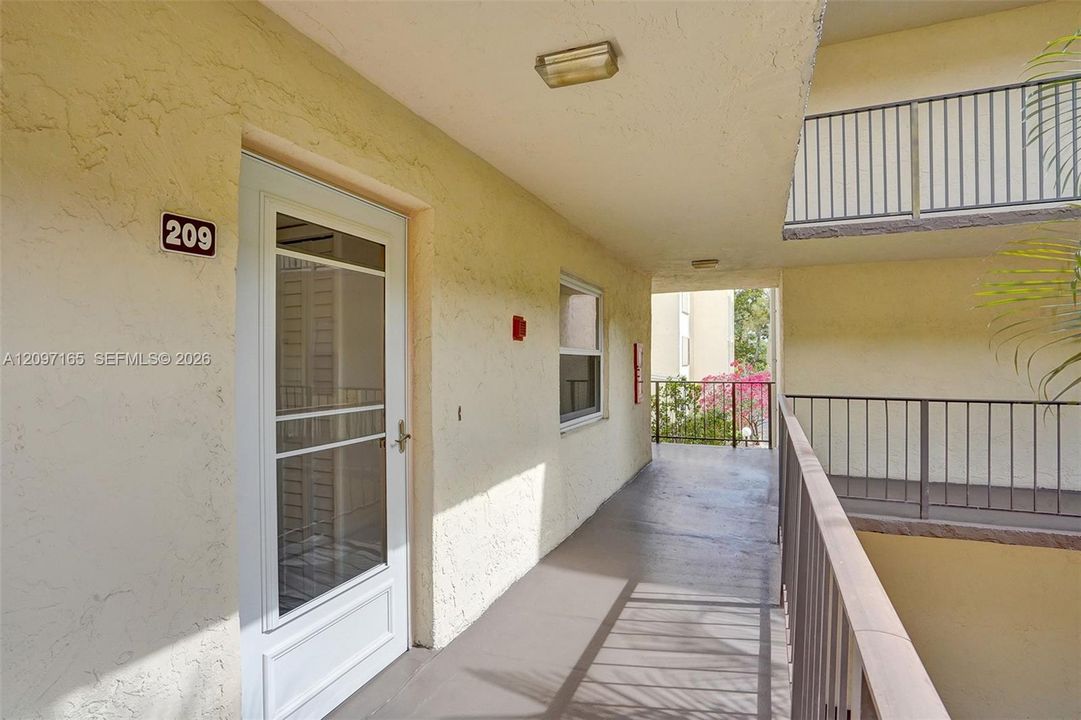 For Sale: $125,000 (2 beds, 2 baths, 865 Square Feet)
