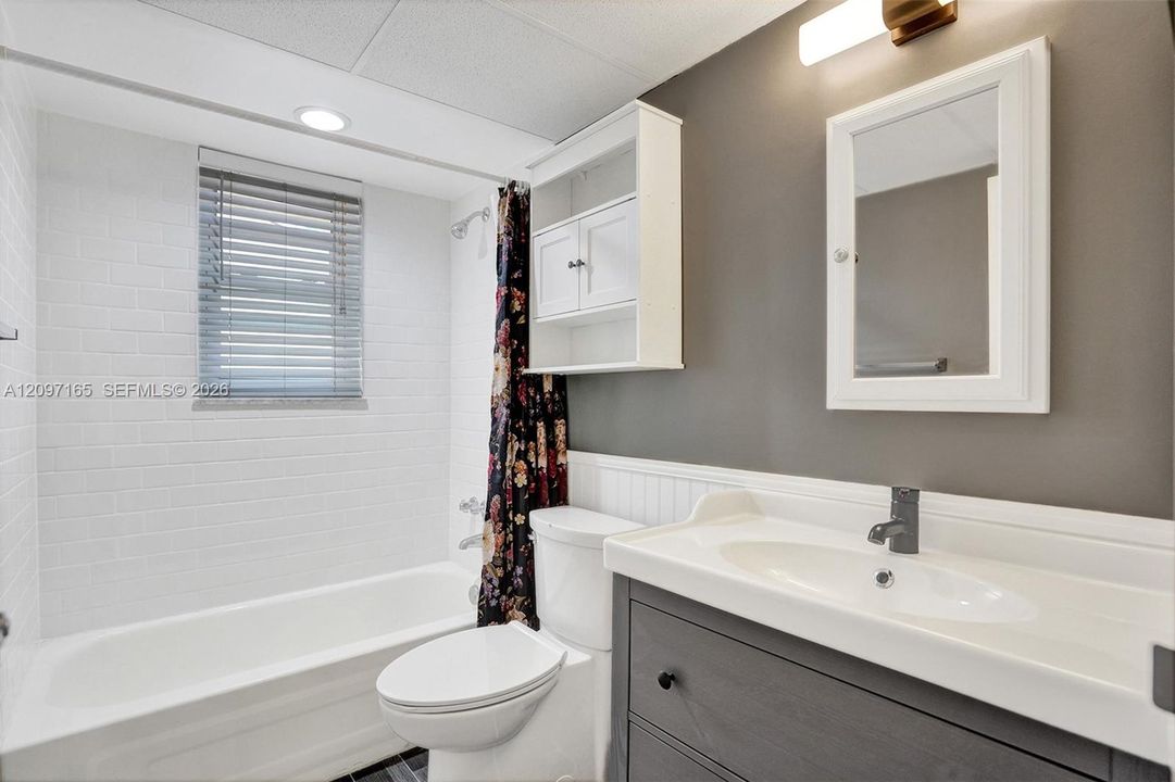For Sale: $125,000 (2 beds, 2 baths, 865 Square Feet)
