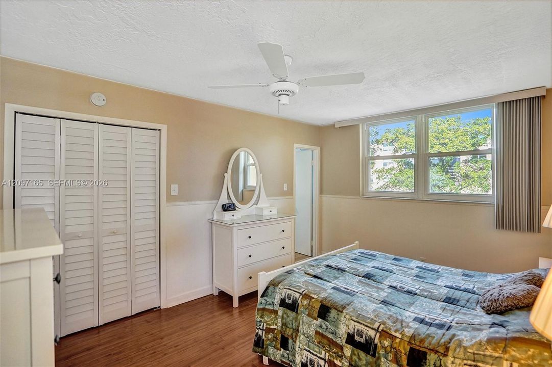 For Sale: $125,000 (2 beds, 2 baths, 865 Square Feet)