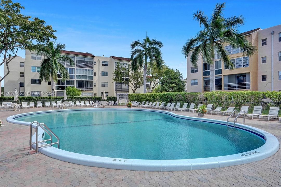 For Sale: $125,000 (2 beds, 2 baths, 865 Square Feet)