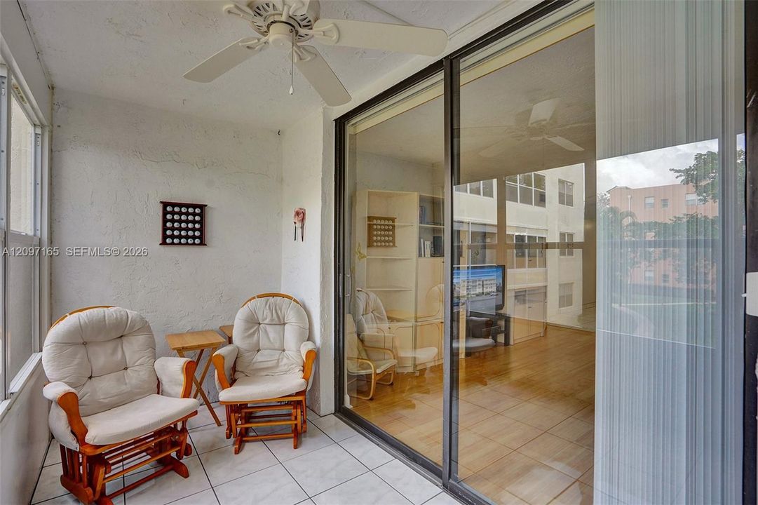 For Sale: $125,000 (2 beds, 2 baths, 865 Square Feet)