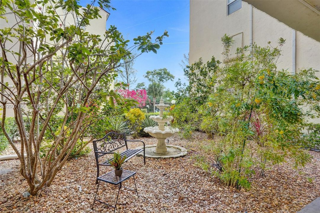 For Sale: $125,000 (2 beds, 2 baths, 865 Square Feet)