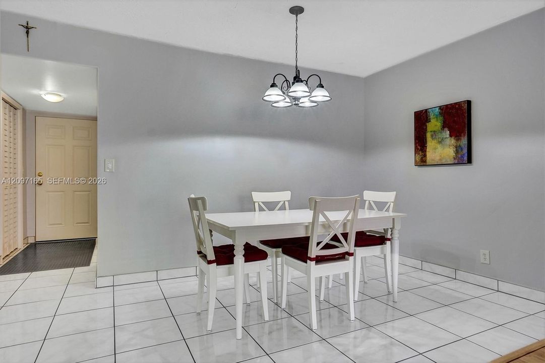 For Sale: $125,000 (2 beds, 2 baths, 865 Square Feet)