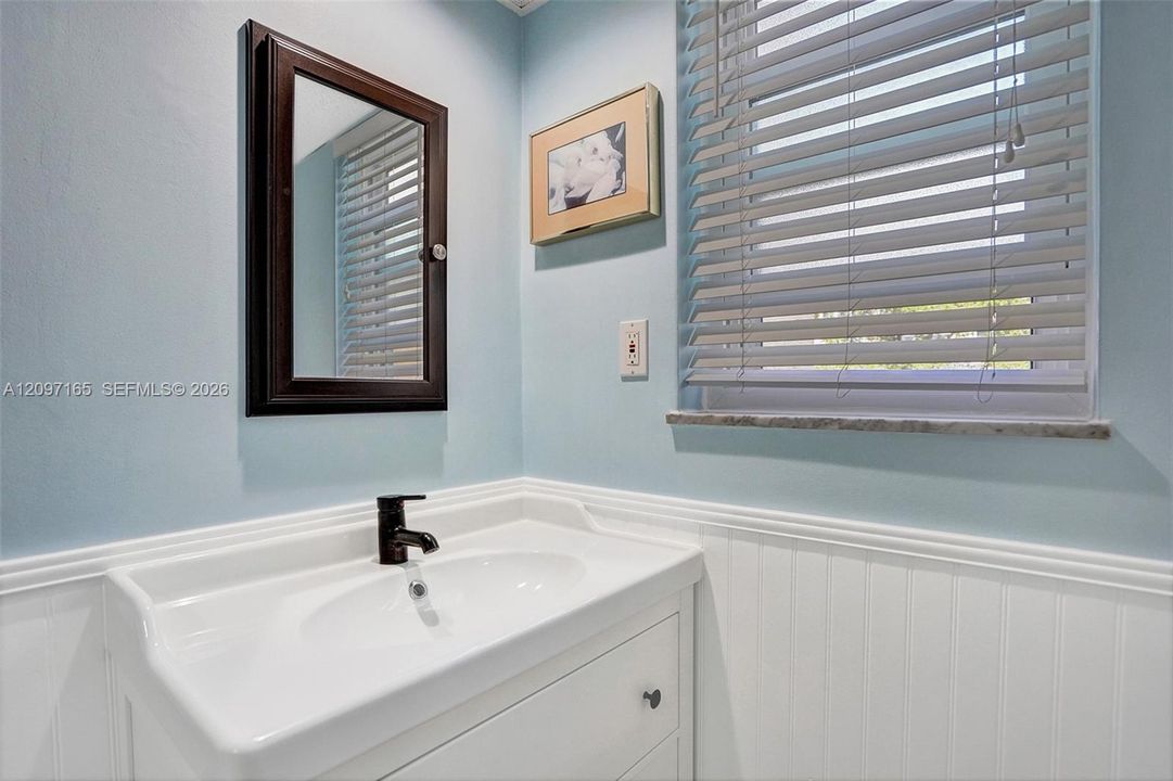 For Sale: $125,000 (2 beds, 2 baths, 865 Square Feet)
