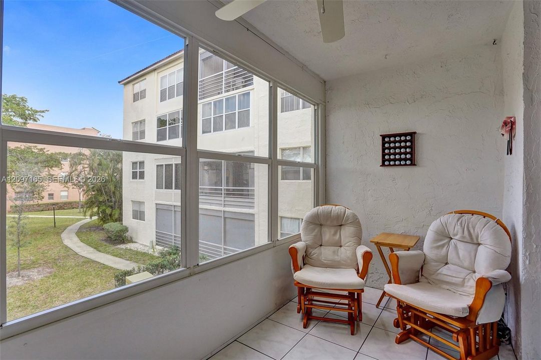 For Sale: $125,000 (2 beds, 2 baths, 865 Square Feet)