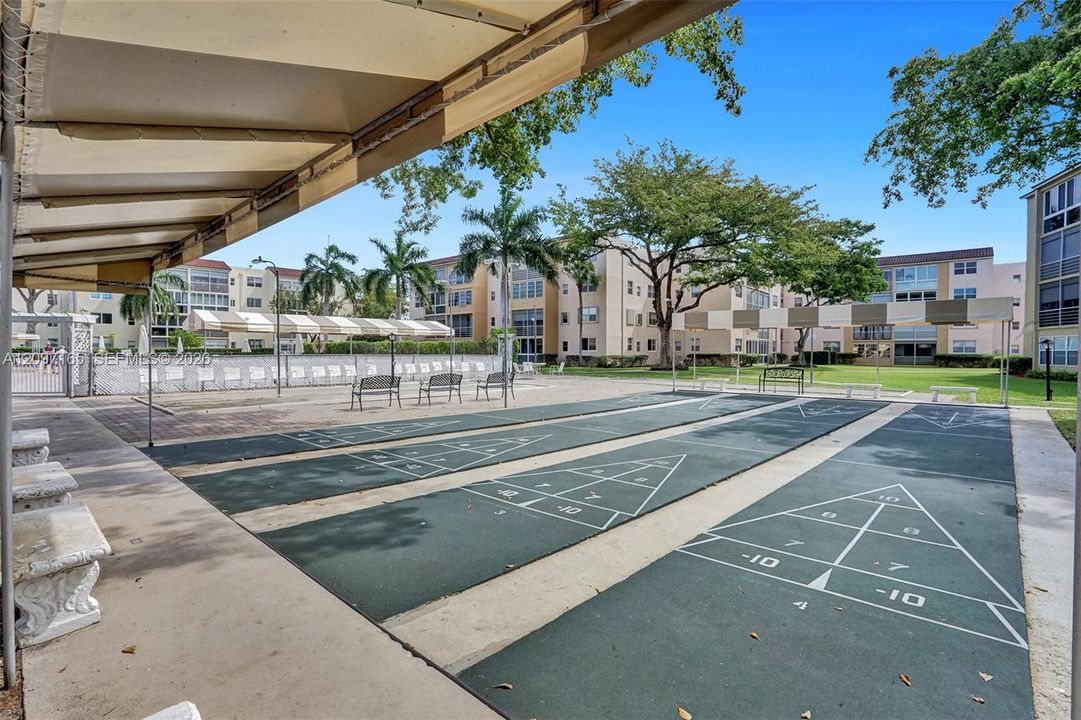 For Sale: $125,000 (2 beds, 2 baths, 865 Square Feet)