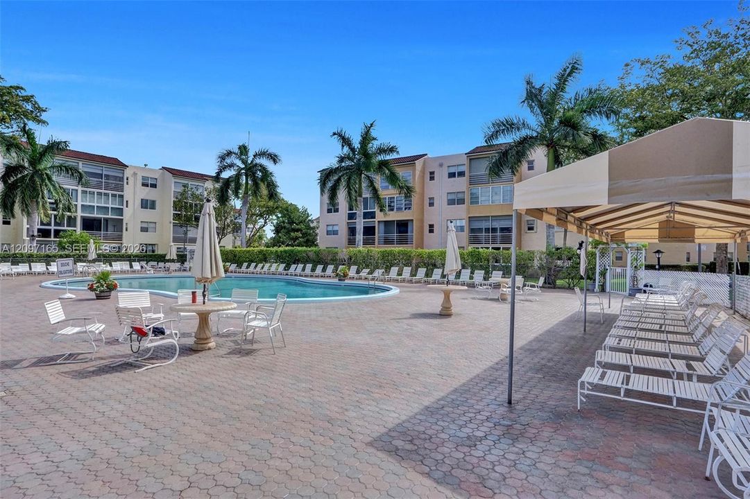 For Sale: $125,000 (2 beds, 2 baths, 865 Square Feet)