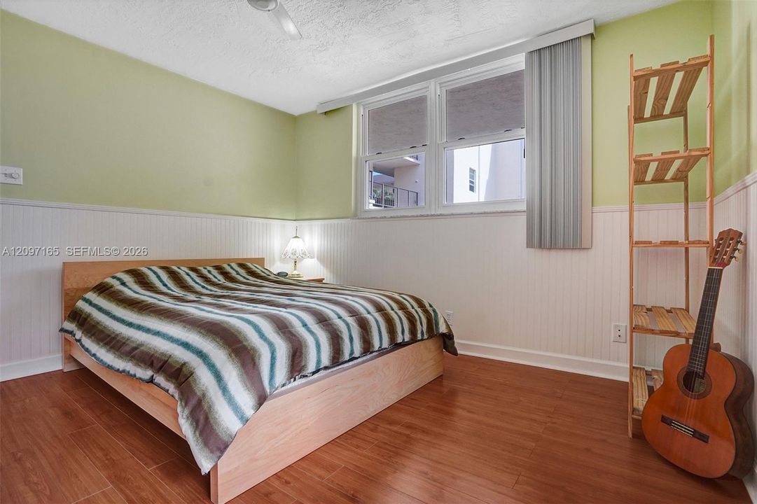 For Sale: $125,000 (2 beds, 2 baths, 865 Square Feet)