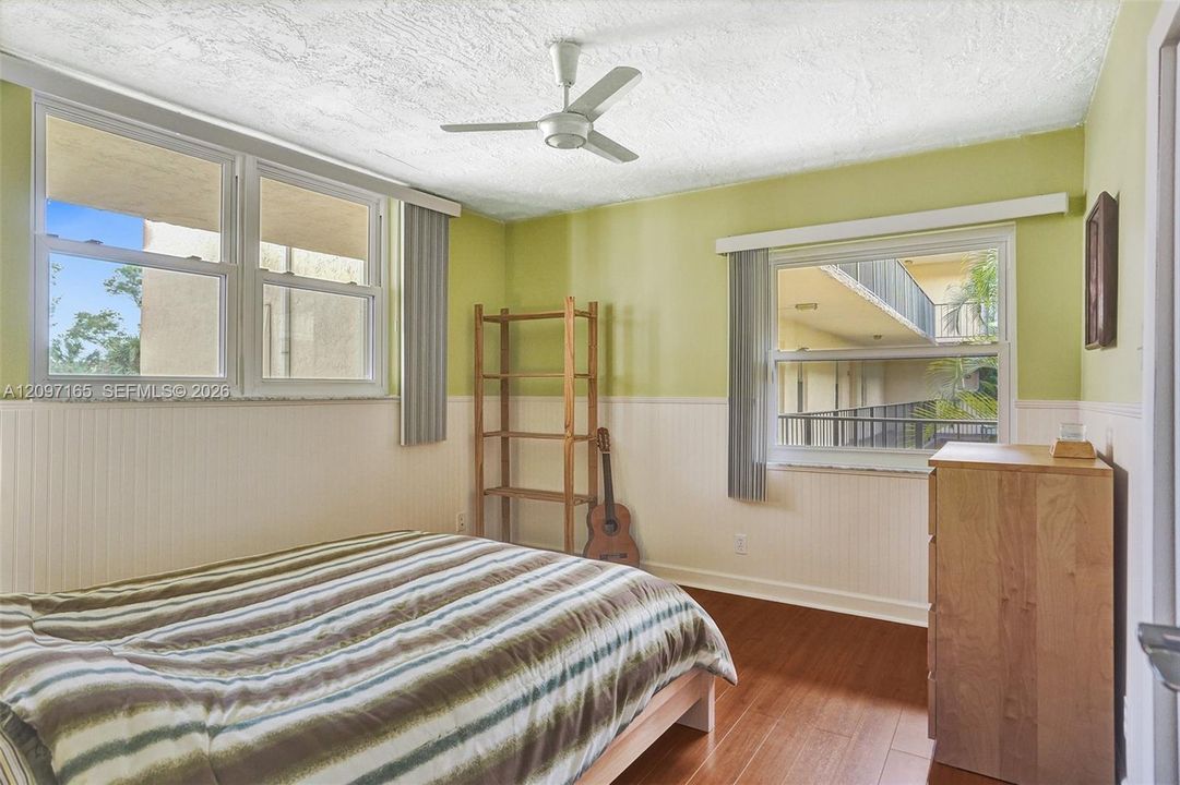 For Sale: $125,000 (2 beds, 2 baths, 865 Square Feet)