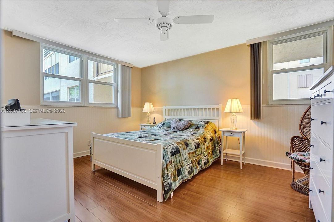 For Sale: $125,000 (2 beds, 2 baths, 865 Square Feet)