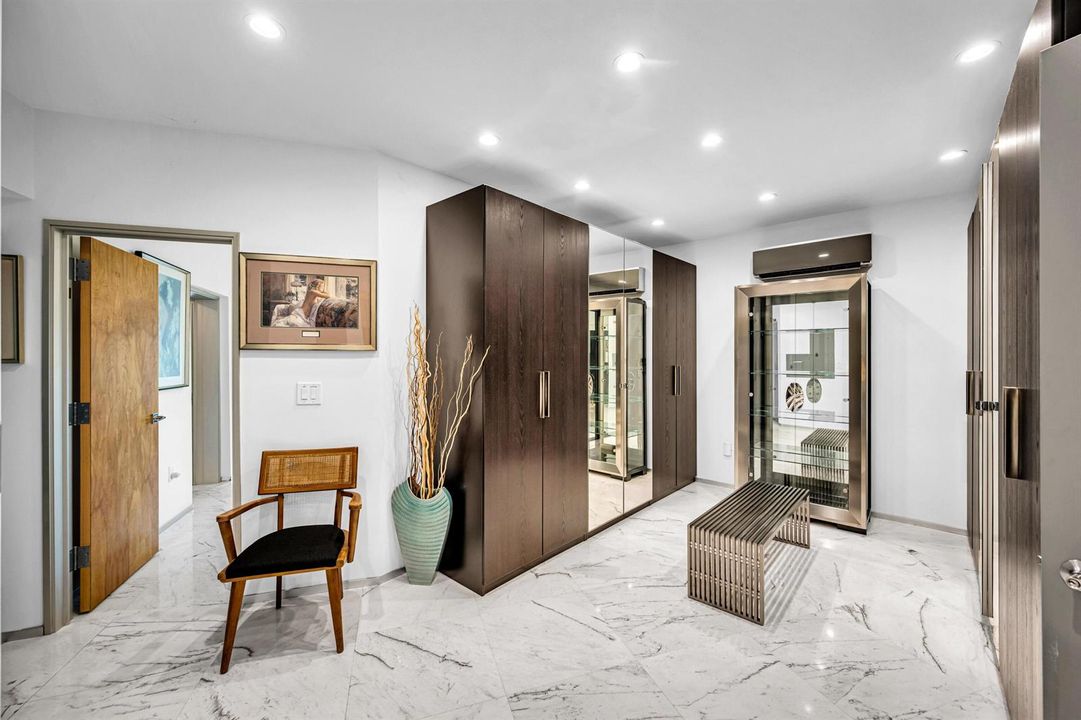 Walk in Closet