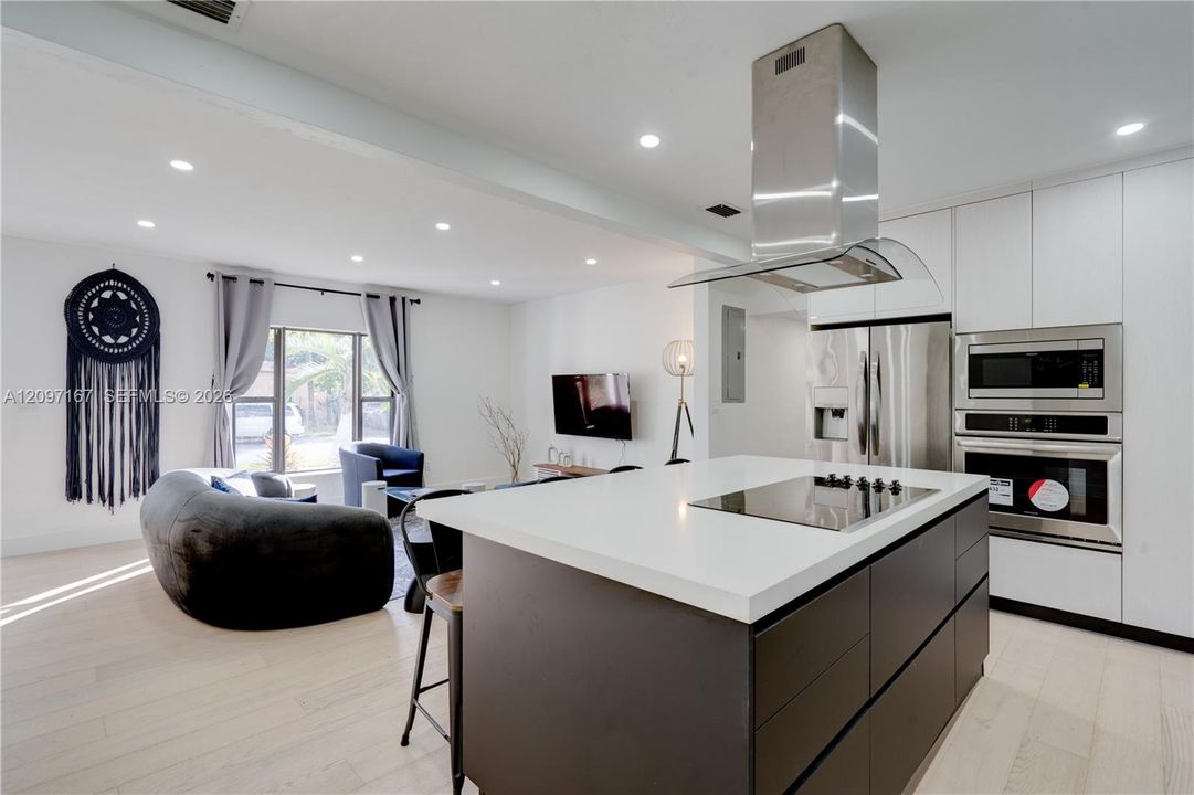 На продажу: $970,000 (4 спален, 3 ванн, 2075 Квадратных фут)