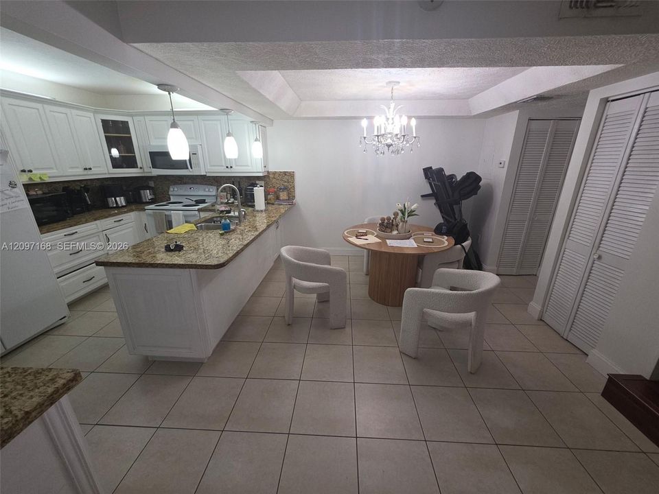 For Sale: $395,000 (2 beds, 2 baths, 1210 Square Feet)