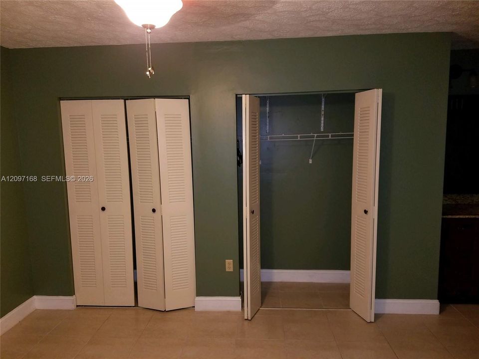 For Sale: $395,000 (2 beds, 2 baths, 1210 Square Feet)