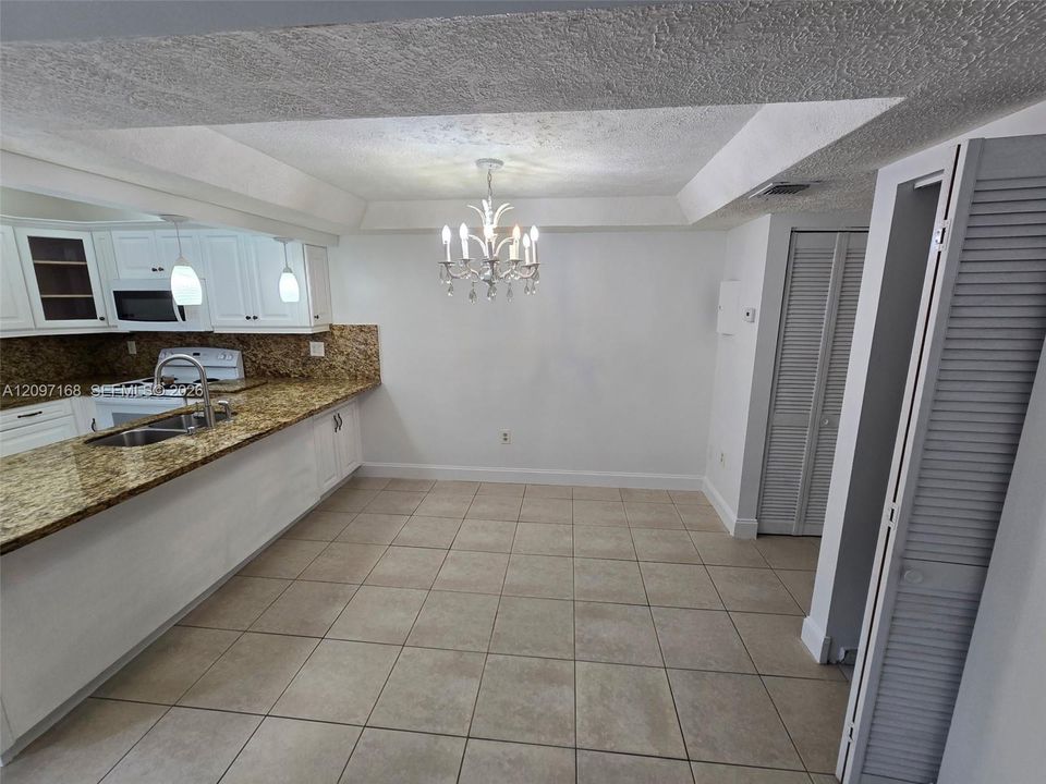 For Sale: $395,000 (2 beds, 2 baths, 1210 Square Feet)