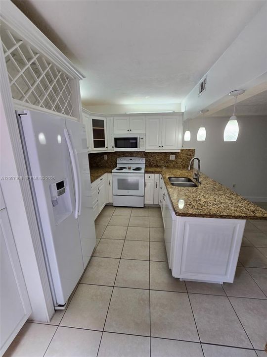 For Sale: $395,000 (2 beds, 2 baths, 1210 Square Feet)