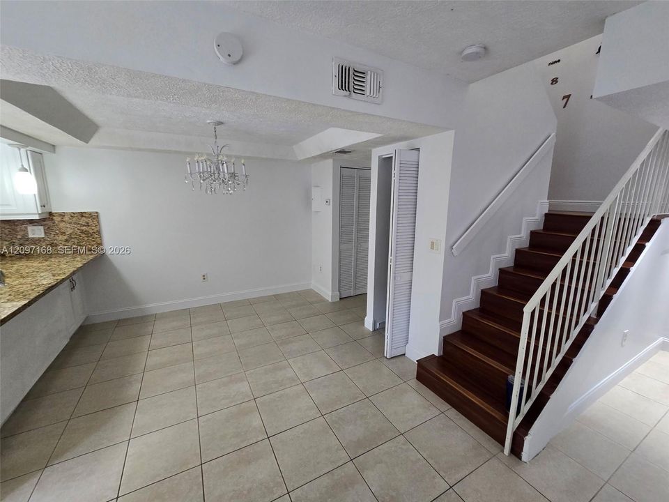 For Sale: $395,000 (2 beds, 2 baths, 1210 Square Feet)