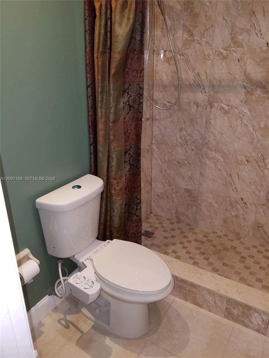 For Sale: $395,000 (2 beds, 2 baths, 1210 Square Feet)