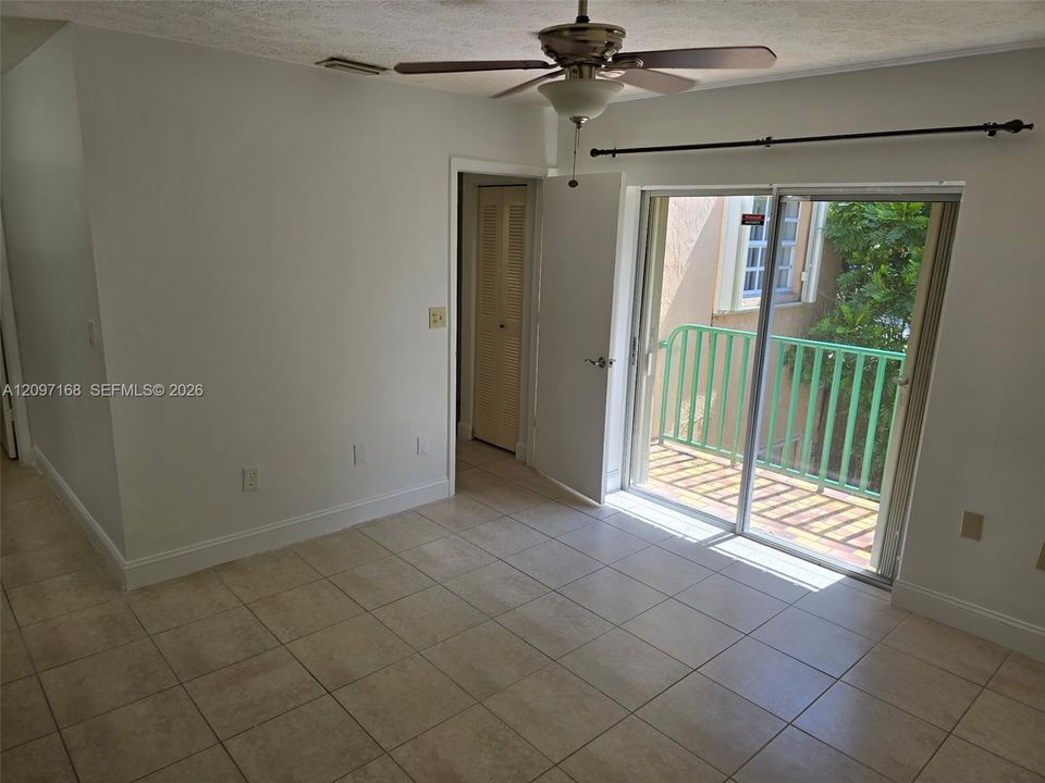 For Sale: $395,000 (2 beds, 2 baths, 1210 Square Feet)