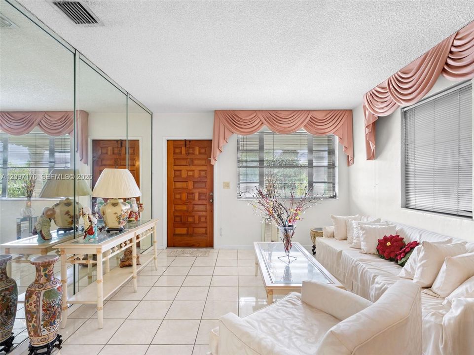 En Venta: $650,000 (3 camas, 2 baños, 1224 Pies cuadrados)