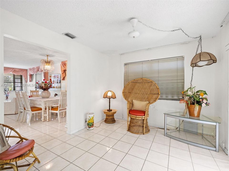 En Venta: $650,000 (3 camas, 2 baños, 1224 Pies cuadrados)