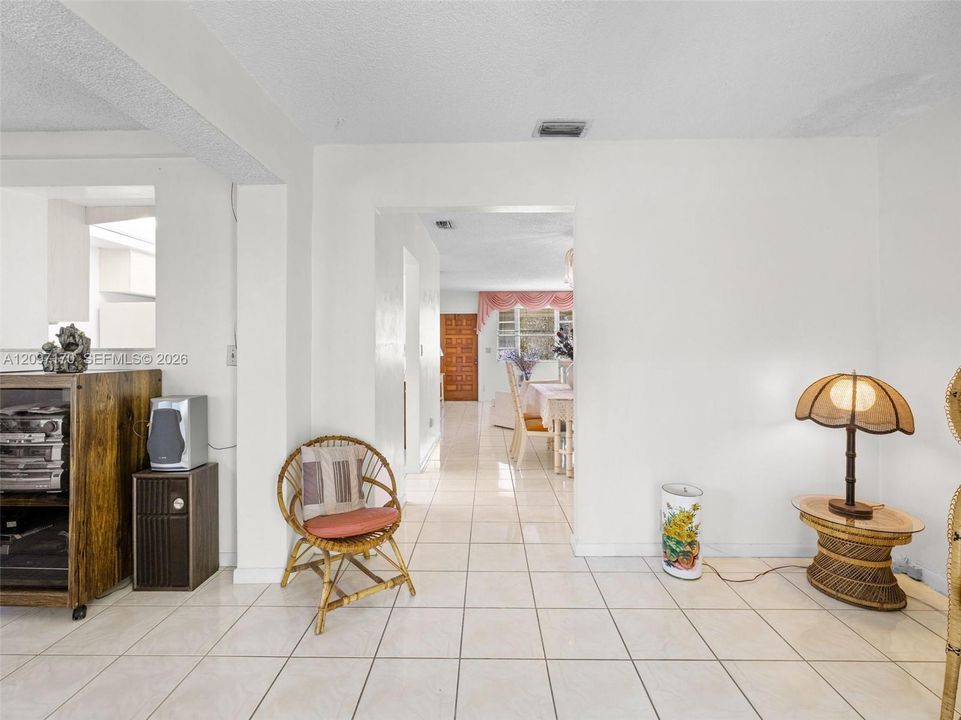 En Venta: $650,000 (3 camas, 2 baños, 1224 Pies cuadrados)