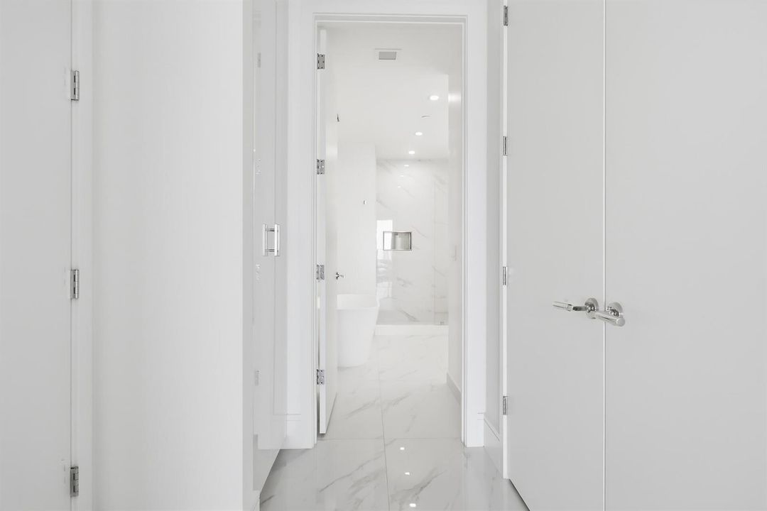 220-LAKESHORE-DRIVE-804-33403-010
