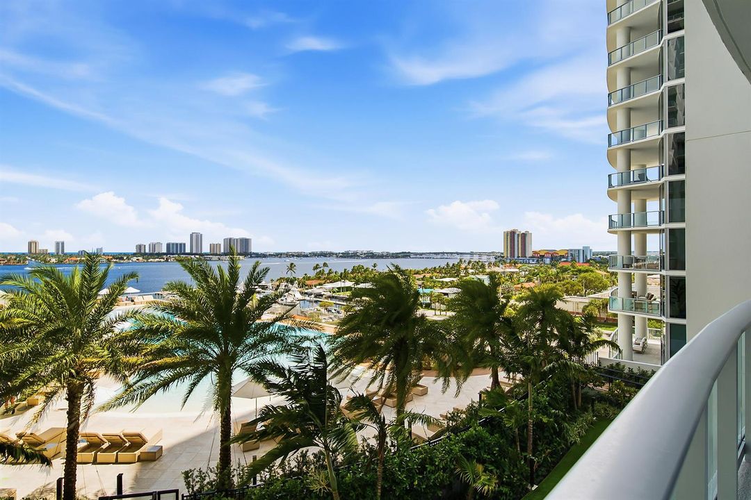 220-LAKESHORE-DRIVE-804-33403-028
