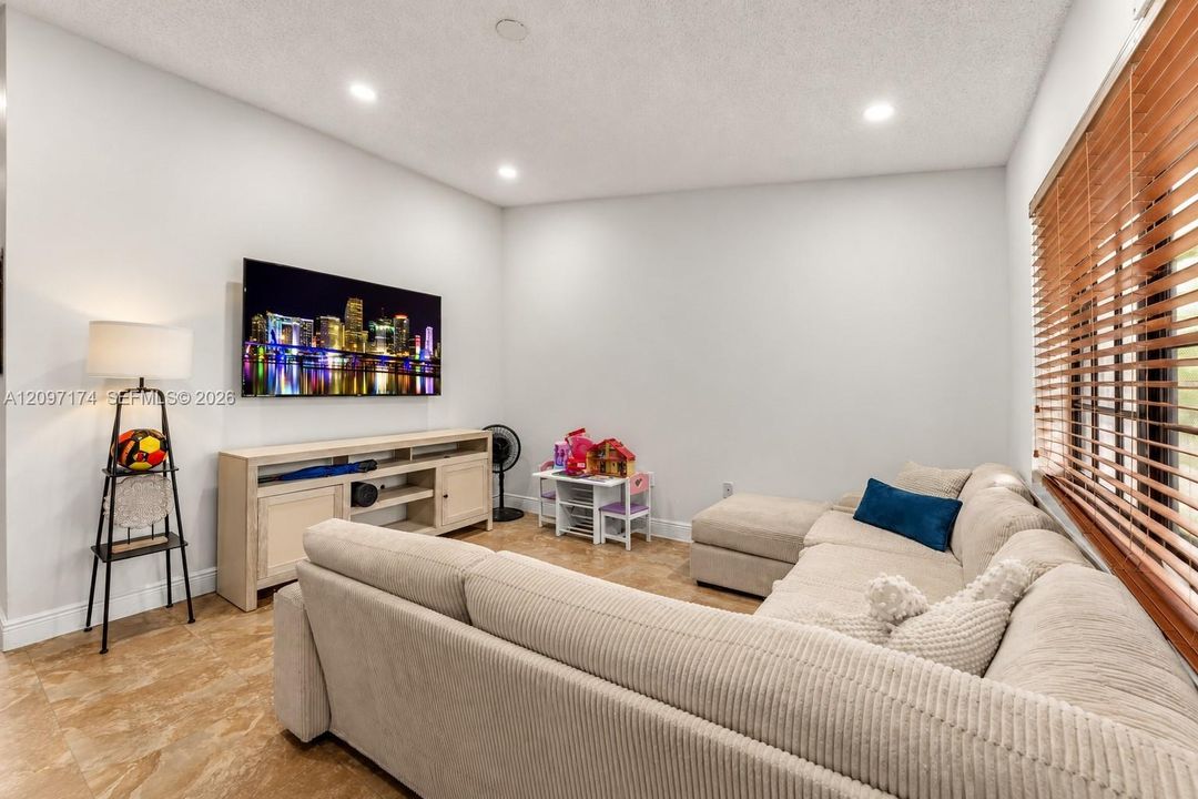 En Venta: $417,900 (2 camas, 2 baños, 1223 Pies cuadrados)
