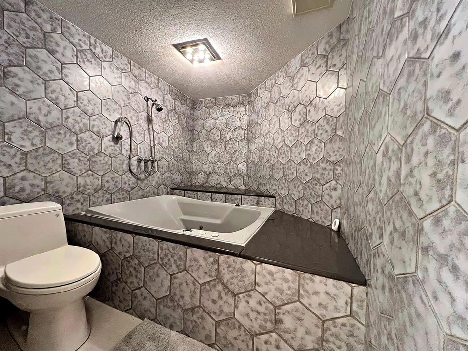 53-primary-bath-tub
