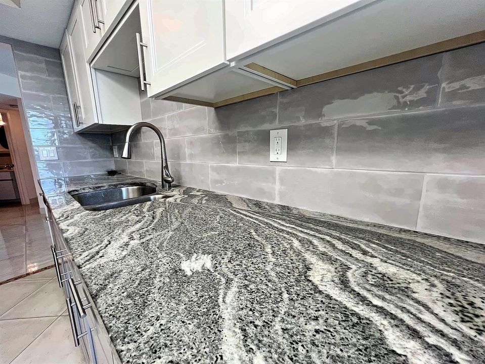 44-granite-counter-detail