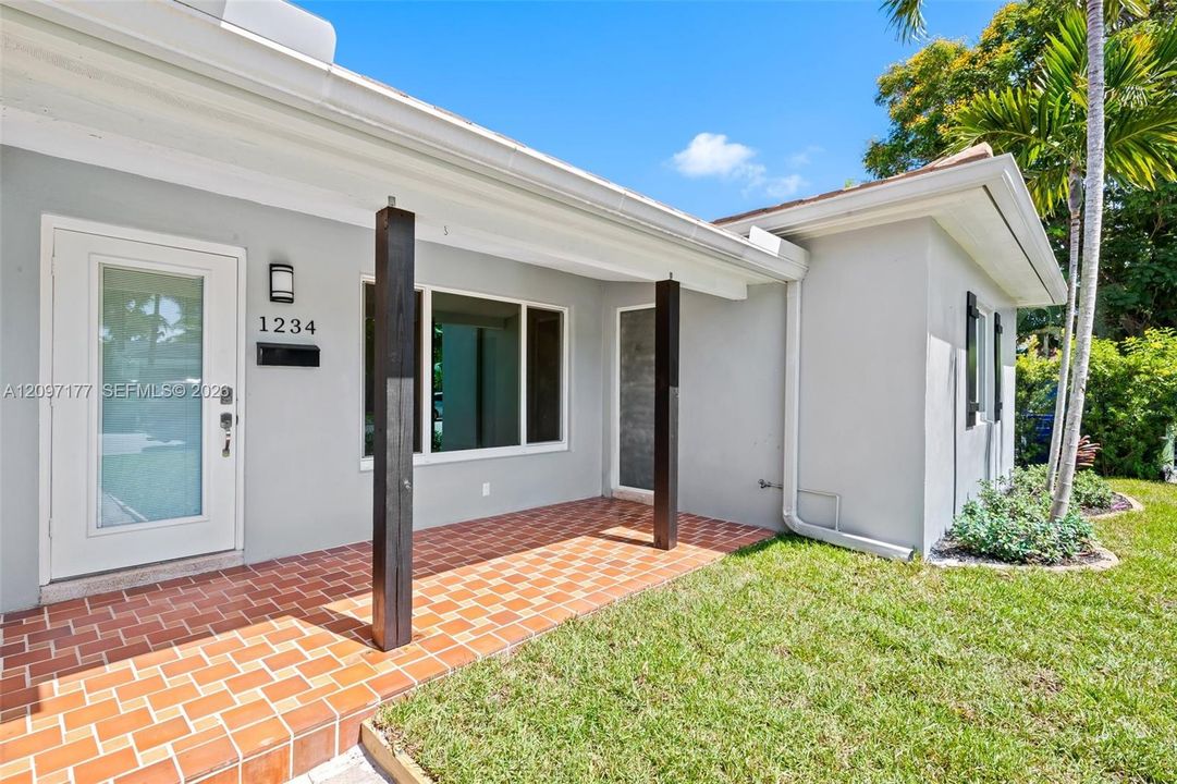 For Rent: $4,750 (3 beds, 2 baths, 1354 Square Feet)