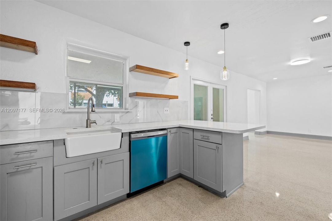 For Rent: $4,750 (3 beds, 2 baths, 1354 Square Feet)