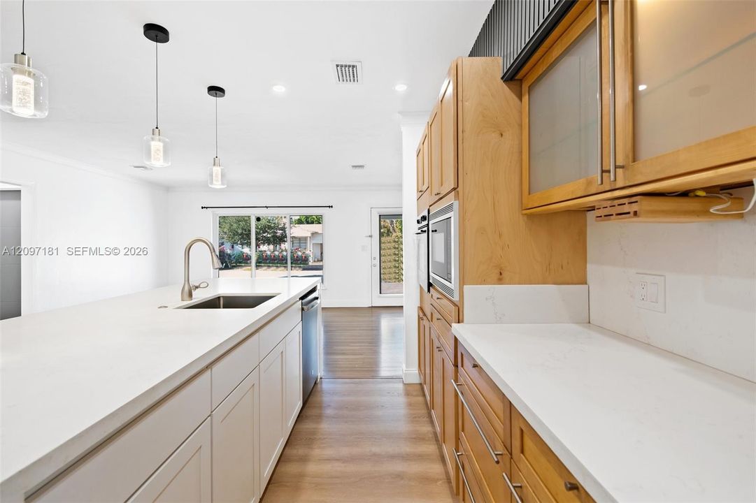 For Rent: $4,750 (3 beds, 2 baths, 1470 Square Feet)
