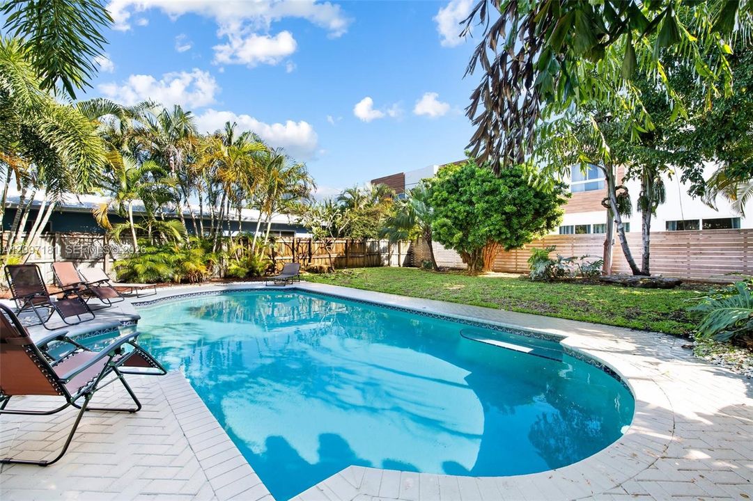 For Rent: $4,750 (3 beds, 2 baths, 1470 Square Feet)