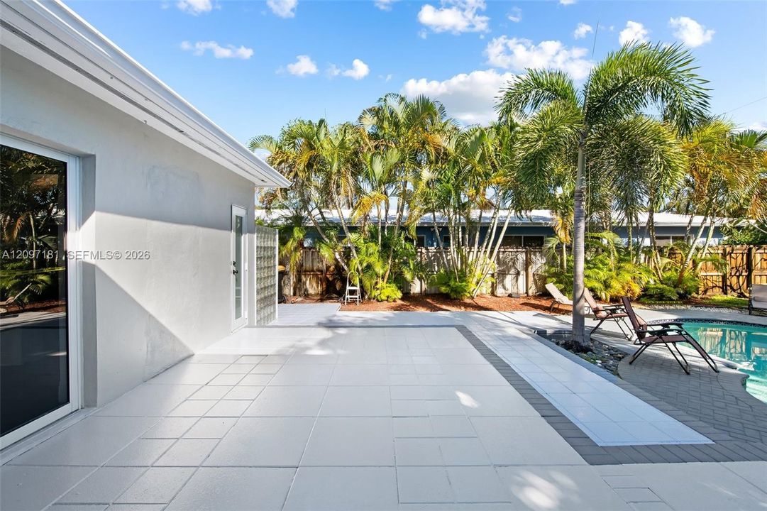 For Rent: $4,750 (3 beds, 2 baths, 1470 Square Feet)