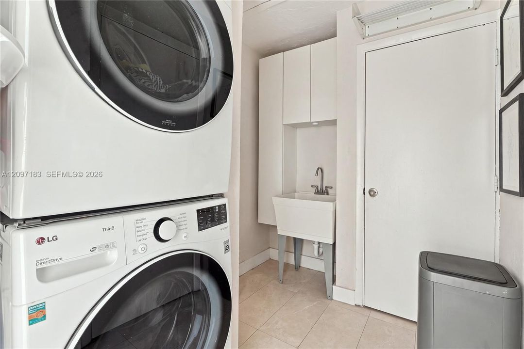 En Renta: $7,600 (4 camas, 3 baños, 1587 Pies cuadrados)