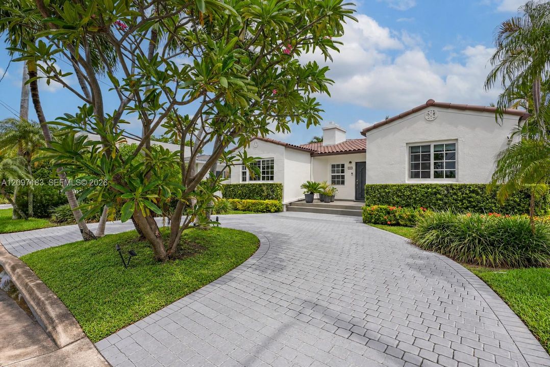 Circular driveway