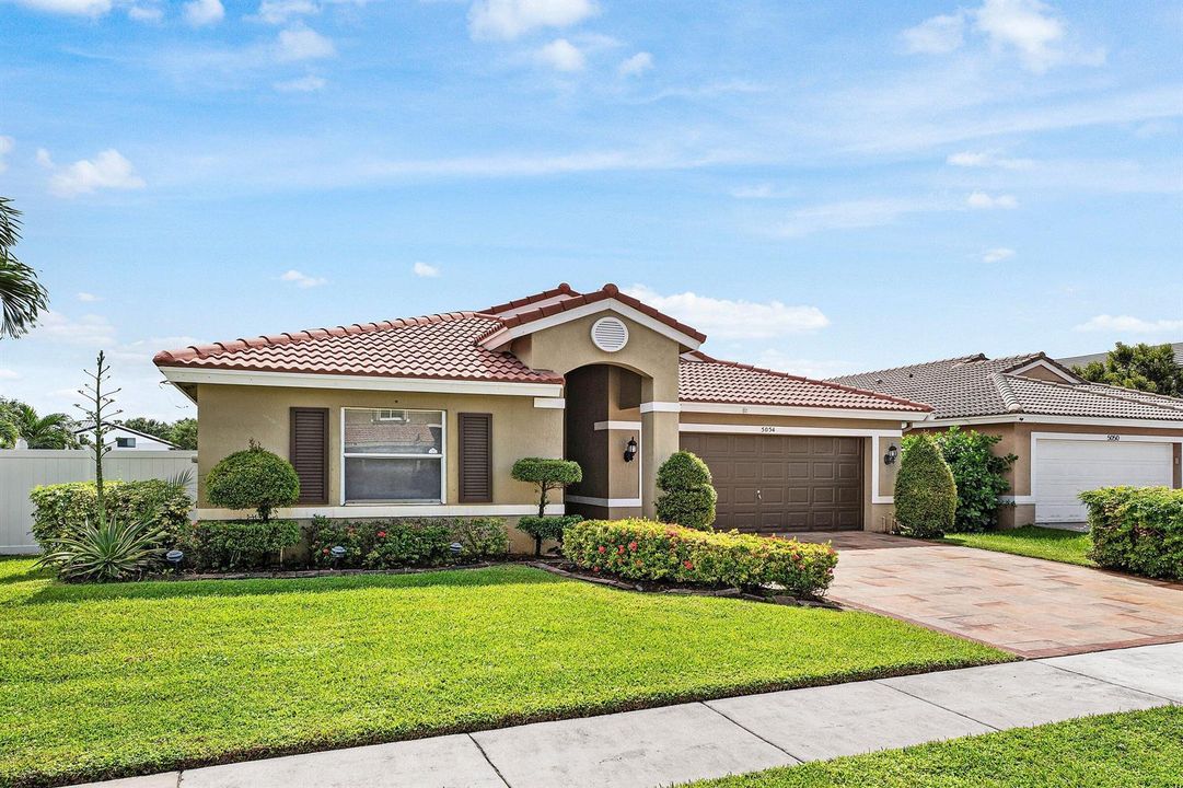 003-5054PrairieDunesVillageCircle-LakeWo