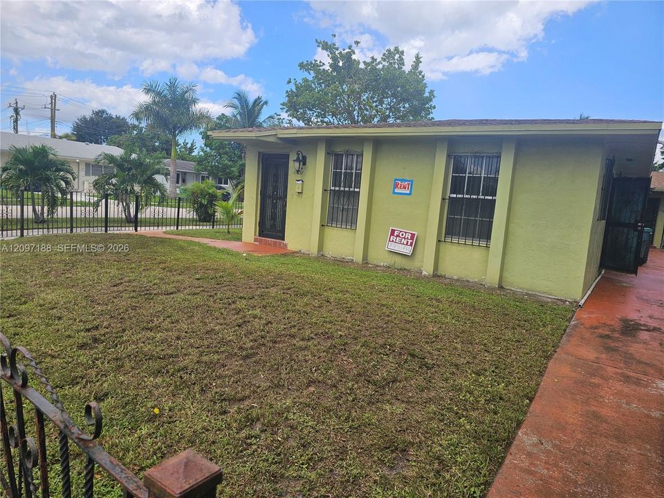 En Renta: $2,800 (5 camas, 3 baños, 2130 Pies cuadrados)