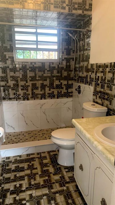 En Renta: $2,800 (5 camas, 3 baños, 2130 Pies cuadrados)