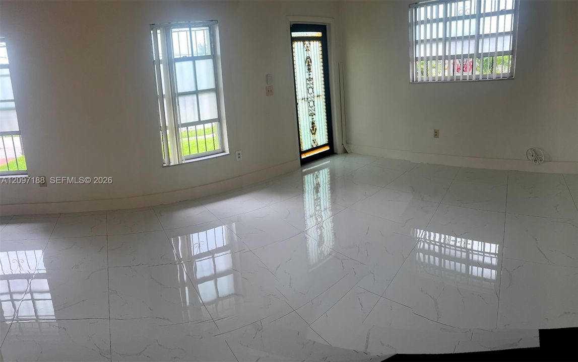 En Renta: $2,800 (5 camas, 3 baños, 2130 Pies cuadrados)