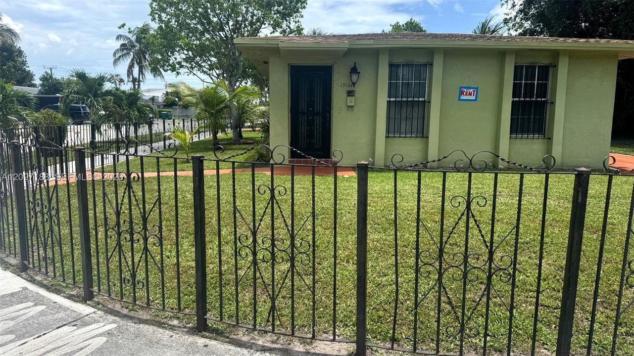 En Renta: $2,800 (5 camas, 3 baños, 2130 Pies cuadrados)