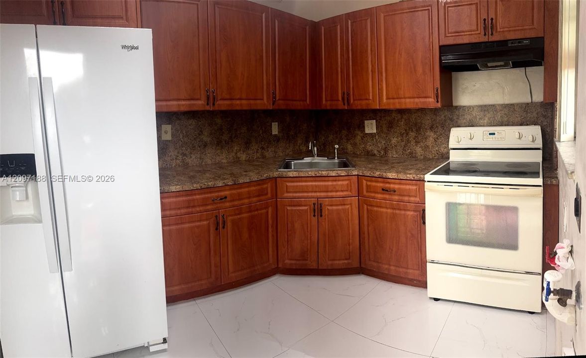 En Renta: $2,800 (5 camas, 3 baños, 2130 Pies cuadrados)